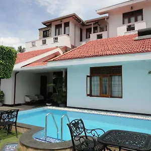 suriya-arana.negombohotels.net/